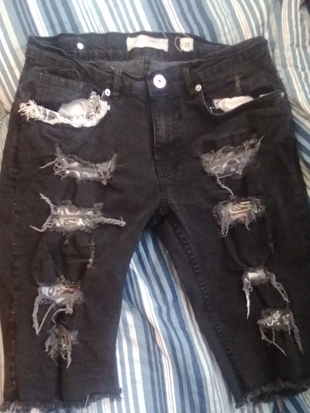 Black Distressed Men's Boyfriend Denim Shorts - Casual Ripped Style
